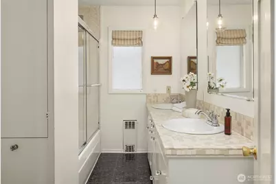 1208 E Newton Street, Seattle, WA 98102 - Photo 32