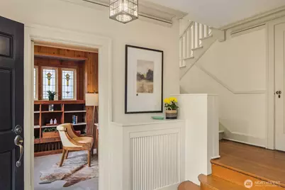 1208 E Newton Street, Seattle, WA 98102 - Photo 2