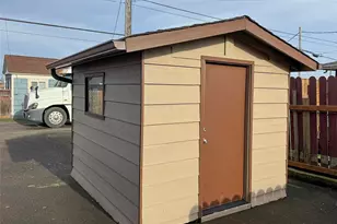 813 E 2nd St, Port Angeles, WA 98362 - Photo 16