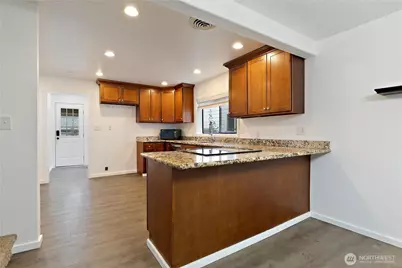 1211 9th Avenue SW, Puyallup, WA 98371 - Photo 10