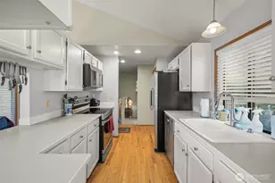 14107 97th Ave NE, Kirkland, WA 98034 - Photo 8