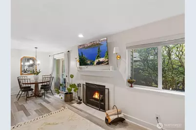 455 Newport Way NW #302, Issaquah, WA 98027 - Photo 4