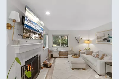 455 Newport Way NW #302, Issaquah, WA 98027 - Photo 2