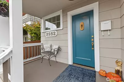 3252 13th Avenue W, Seattle, WA 98119 - Photo 2