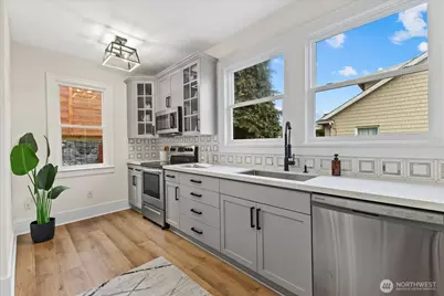 3252 13th Avenue W, Seattle, WA 98119 - Photo 6