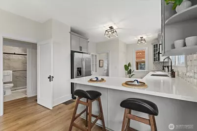 3252 13th Avenue W, Seattle, WA 98119 - Photo 4