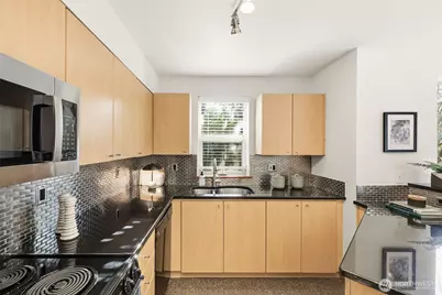 412 11th Avenue #206, Seattle, WA 98122 - Photo 12