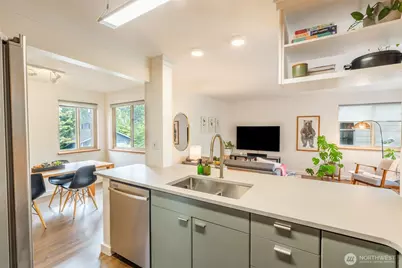 732 11th Avenue E #302, Seattle, WA 98102 - Photo 12