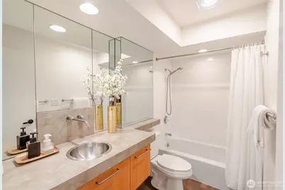 732 11th Avenue E #302, Seattle, WA 98102 - Photo 18