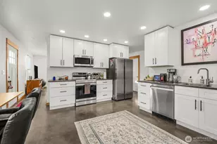 2300 Kelso Dr, Kelso, WA 98626 - Photo 4