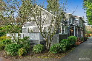 7626 NE 8th St, Medina, WA 98039 - Photo 1