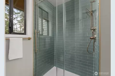 18557 W Lake Desire Drive SE, Renton, WA 98058 - Photo 24