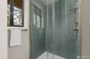 18557 W Lake Desire Dr SE, Renton, WA 98058 - Photo 24