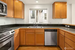 11708 Greenwood Ave N, Seattle, WA 98133 - Photo 8