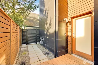 209 12th Ave E, Seattle, WA 98102 - Photo 4