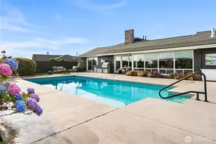 9829 Hilltop Rd, Bellevue, WA 98004 - Photo 32