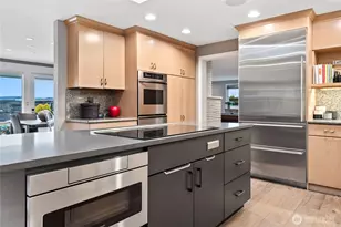 9829 Hilltop Rd, Bellevue, WA 98004 - Photo 14