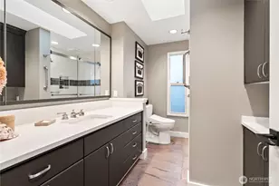 9829 Hilltop Rd, Bellevue, WA 98004 - Photo 28