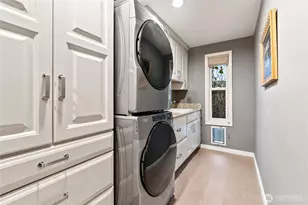 9829 Hilltop Rd, Bellevue, WA 98004 - Photo 30