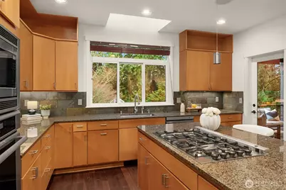 10702 35th Avenue NE, Seattle, WA 98125 - Photo 16
