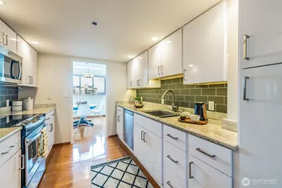 1120 Spring Street #1301, Seattle, WA 98104 - Photo 8