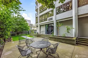 1120 Spring St, Seattle, WA 98104 - Photo 30