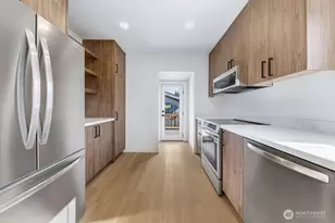 11738 Phinney Ave N, Seattle, WA 98133 - Photo 22