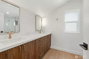 11738 Phinney Ave N, Seattle, WA 98133 - Photo 28