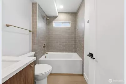 11738 Phinney Avenue N #A, Seattle, WA 98133 - Photo 34