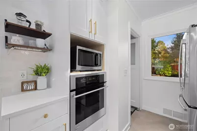 7558 12th Avenue NW, Seattle, WA 98117 - Photo 14