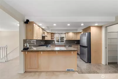 936 N 93rd Street, Seattle, WA 98103 - Photo 8