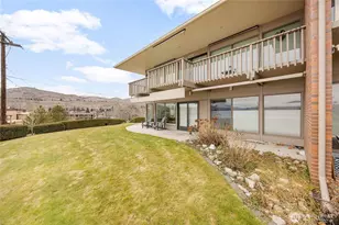 301 S 3rd St, Chelan, WA 98816 - Photo 2