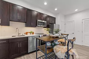 942 N 89th St, Seattle, WA 98103 - Photo 6