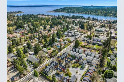 737 Madison Avenue N #30, Bainbridge Island, WA 98110 - Photo 32