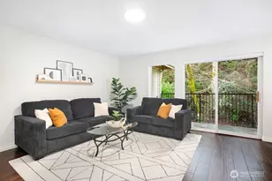 595 Newport Way NW, Issaquah, WA 98027 - Photo 2