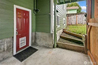 920 N 102nd Street, Seattle, WA 98133 - Photo 32