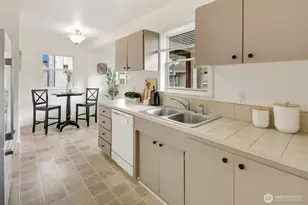 920 N 102nd St, Seattle, WA 98133 - Photo 12