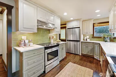 941 N 79th Street, Seattle, WA 98103 - Photo 8