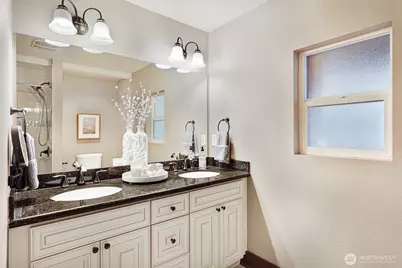 941 N 79th Street, Seattle, WA 98103 - Photo 14
