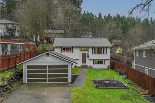 60 NE Lorrain Ct, Belfair, WA 98528 - Photo 2