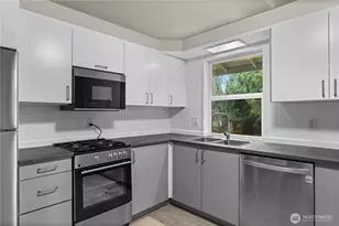 1524 SW 308th Pl, Federal Way, WA 98023 - Photo 8