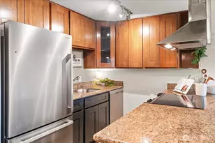 1717 5th Ave N, Seattle, WA 98109 - Photo 10