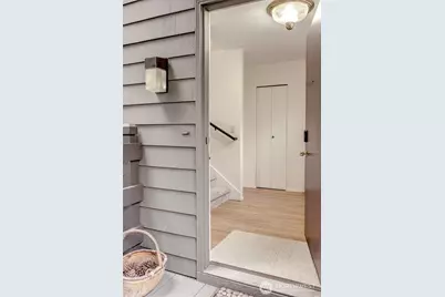 7 Lake Bellevue Drive #206, Bellevue, WA 98005 - Photo 2