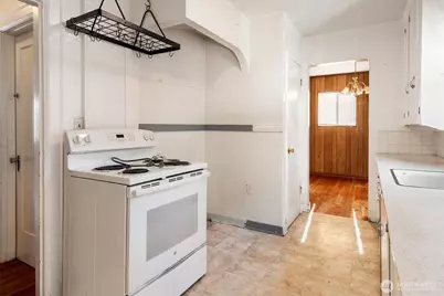 11737 North Park Avenue N, Seattle, WA 98133 - Photo 16