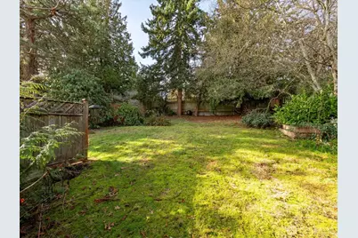 11737 North Park Avenue N, Seattle, WA 98133 - Photo 4