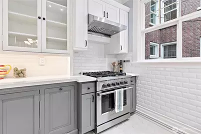 615 Boren Avenue #27, Seattle, WA 98104 - Photo 10