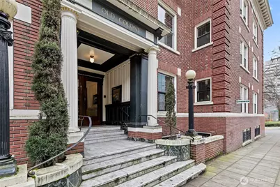 615 Boren Avenue #27, Seattle, WA 98104 - Photo 2