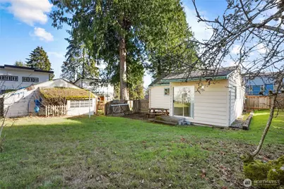 2524 NE 130th Street, Seattle, WA 98125 - Photo 4