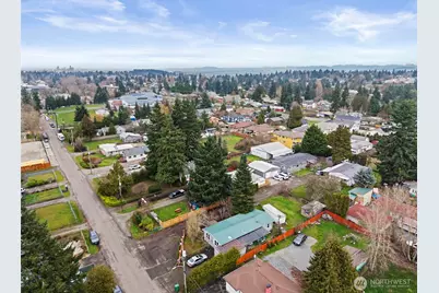 11040 14th Avenue SW, Seattle, WA 98146 - Photo 2