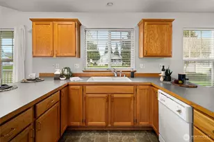 1192 Fidalgo Dr, Burlington, WA 98233 - Photo 10